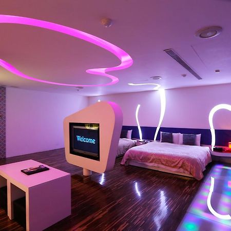 Ya Nold Fashion House Hotel Джиаоси Екстериор снимка