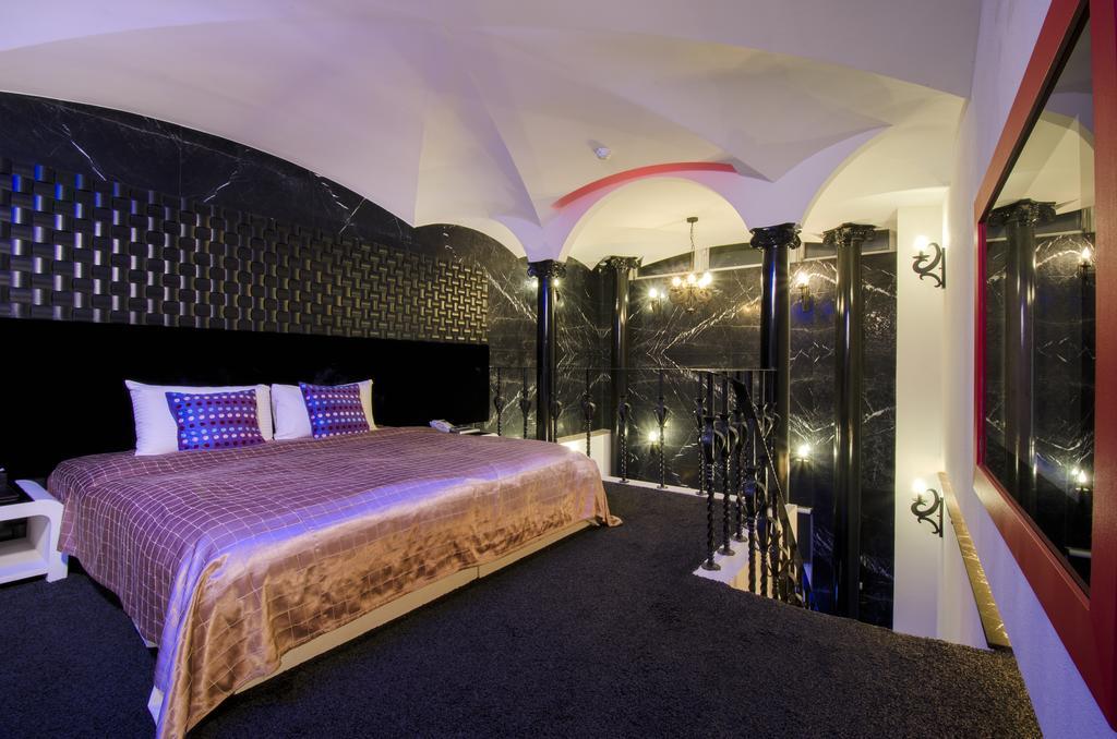 Ya Nold Fashion House Hotel Джиаоси Екстериор снимка